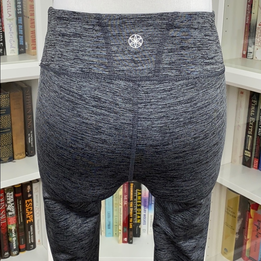 GAIAM Marled Gray Rouched Leg Cropped Leggings - Picture 6 of 16